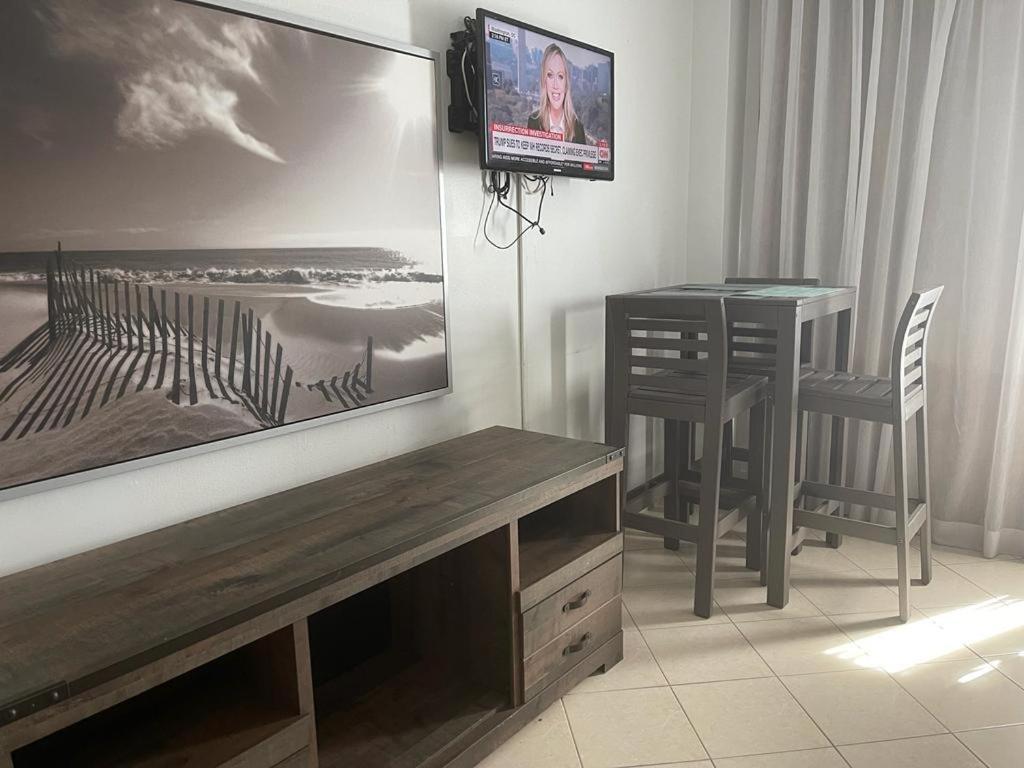 Ocean Front Casablanca Studios With Full Kitchens & Beach Access By Bl Rentals ไมอามีบีช ภายนอก รูปภาพ